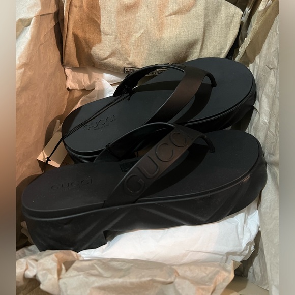 New GUCCI logo Thong Platform black rubber Sandals - Picture 8 of 12